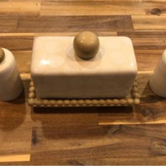 18 Piece White/Off White Poka Dot Cotton Color Dinnerware Set - Picture 5 of 5